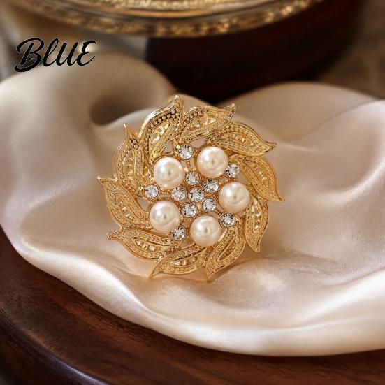 Women Outfit Accessories Retro Rhinstone Flower Brooch for Women Golden Plated Alloy Floral Elegant Lapel Pin Pin Clothing Jewelry Wedding