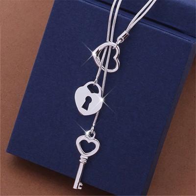 Herzförmige Schlüssel-Anhänger-Halskette, Perfekt als Geschenk für Feiern, Geeignet für Alle Jahreszeiten mit Einem Sexyness-Stil