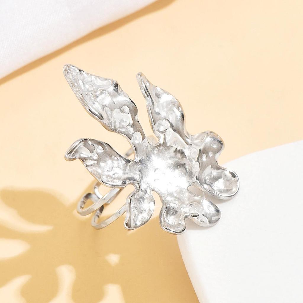 Hammered Floral Ring: Women's Irregular Retro Style in Stainless Steel