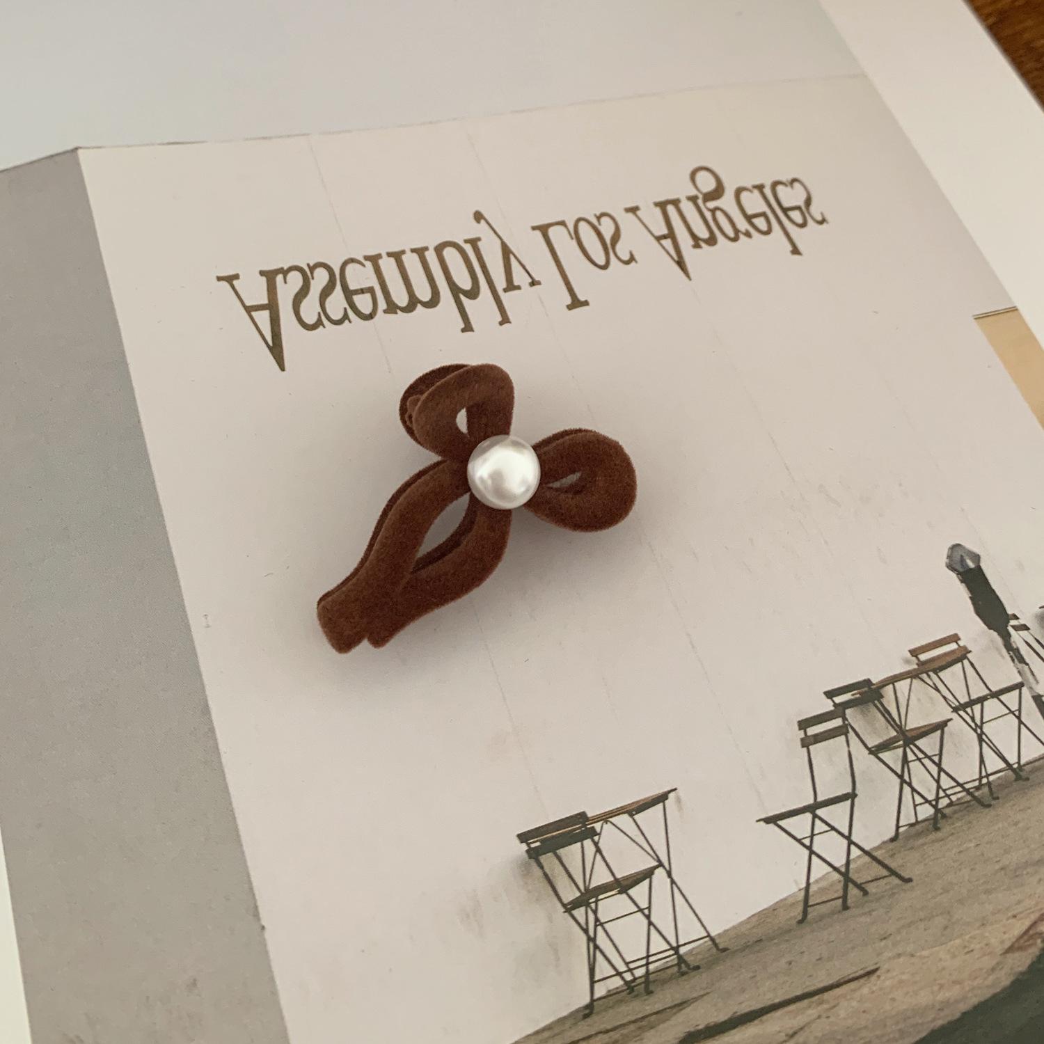 

Черная заколка для волос с бантом из бархата и жемчуга для девочек - элегантный универсальный аксессуар