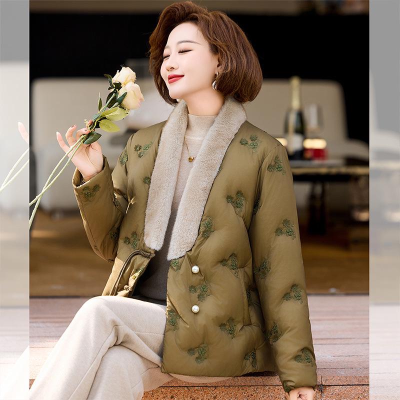 

Stylish Embroidered Down Jacket for Moms: Autumn/Winter Short Coat, White Duck Down, Ideal for Middle-Aged and Petite Women XL (recommended 90-110 jin)