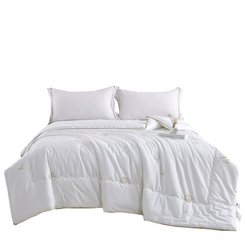 PLAYBOY All-Season Constant Temperature Soy Fiber Quilt