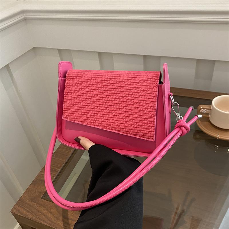 

French casual solid color texture temperament splicing design sense shoulder crossbody portable small square bag woman розы красного