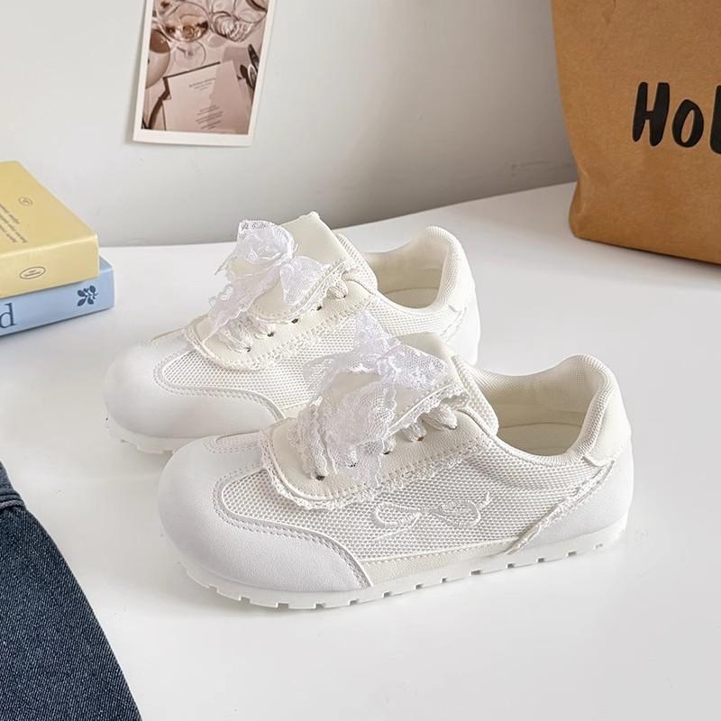 Kleine weiße Schuhe Damen Netzschuhe 2025 neu Sommer atmungsaktives Mesh weiche Sohle keine müden Füße Schnürung vielseitig zum Rock lässig