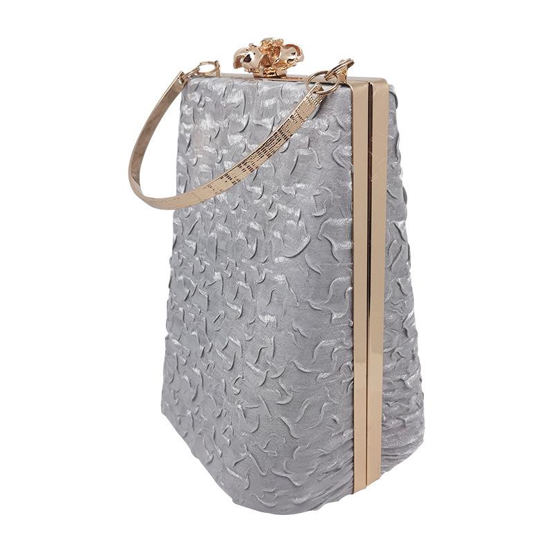 

2025New trend ladies evening bags, large-capacity dress bags, solid-color pleated banquet bags