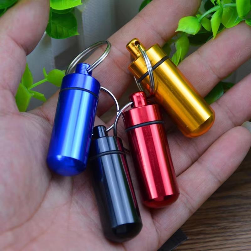 

2pcs Outdoor Pills Organizer Aluminum Alloy Keychain Mini Medicine Jar First Aid Pills Bottle Fashion Key Chains Random Color