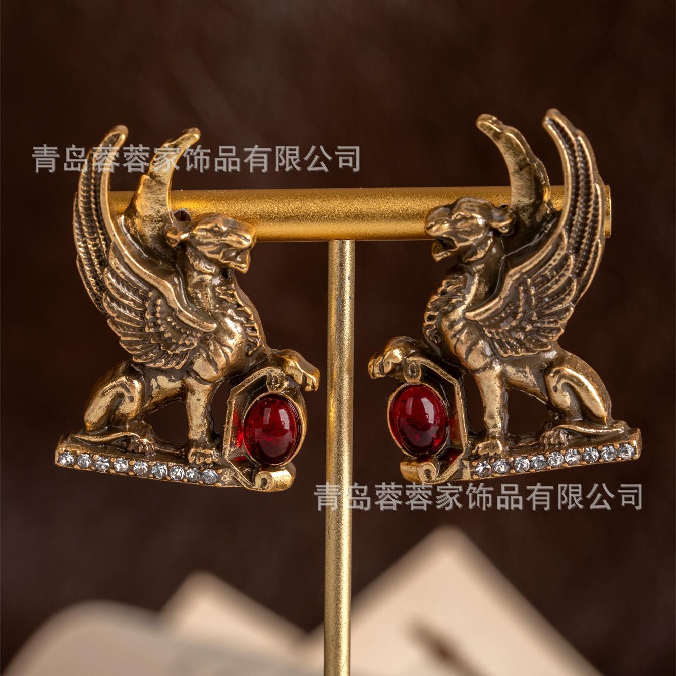 Vintage Antique Heavy Industry Old Brass Cheetah Earrings Women With A Niche Design Unique красный