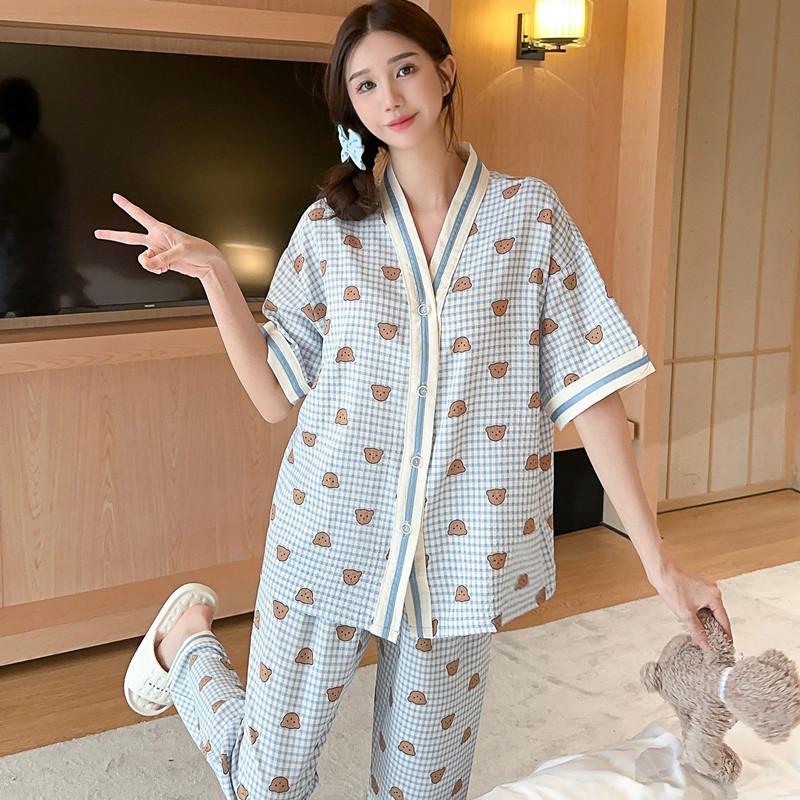 In the Summer of 1011, the New Zoubu Blue and White Plaid Bear Pajamas Women's Short-sleeved Trousers Student Loungewear Two-piece Set