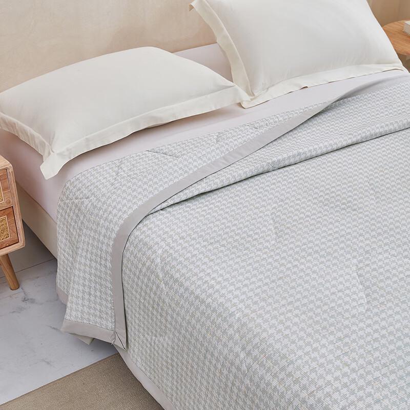 PLAYBOY Breathable Summer Quilt