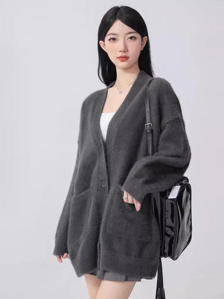 Szary jesienno-zimowy dzianinowy kardigan damski luźny, miękki i elastyczny sweter w stylu casualowym z kołnierzykiem w serek