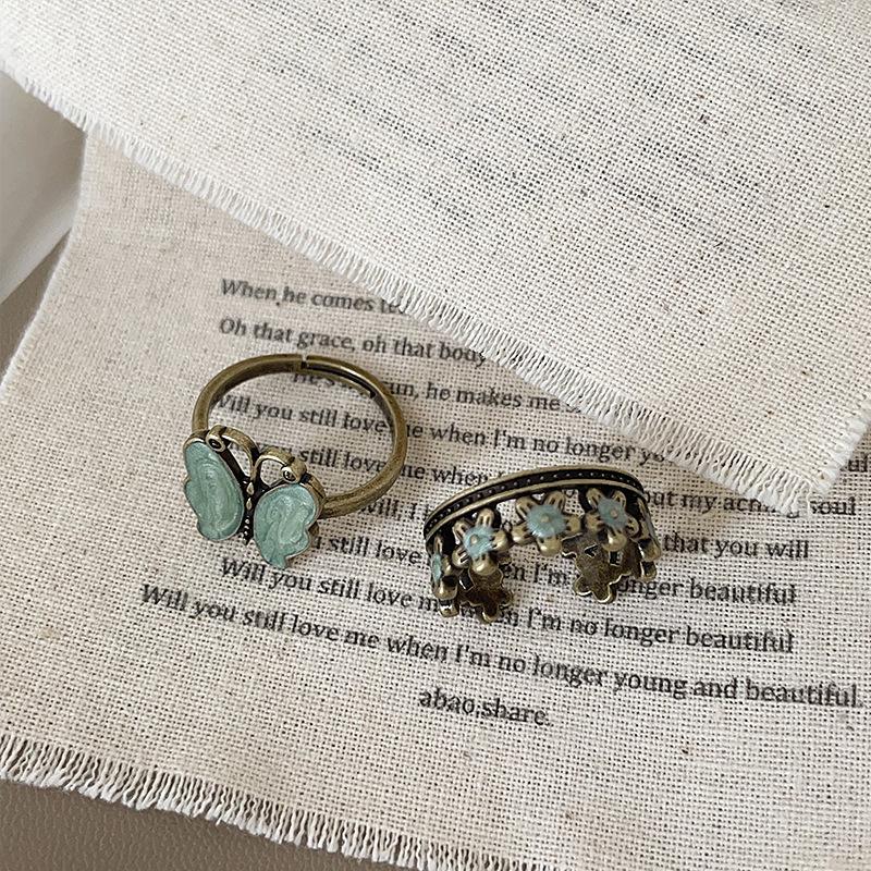 Chinese-Style Luxurious Butterfly Flower Open Ring: Women's Unique Fashion Statement