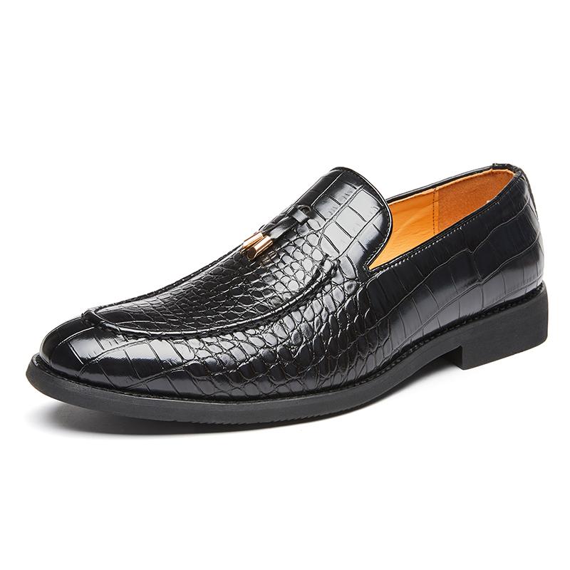 Designer New Gentleman Tassels Loafers Men's Pointed Slip On Patent Leather Formal Wedding Prom Dress Homecoming Footwear