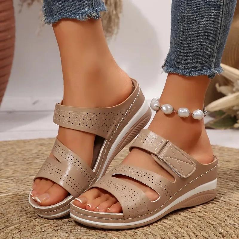 Fashion Retro Wedge Slippers Woman Light Summer Sandals with Plateau Slip-on Women Slippers with Thick Sole with Vintage Carved Flower