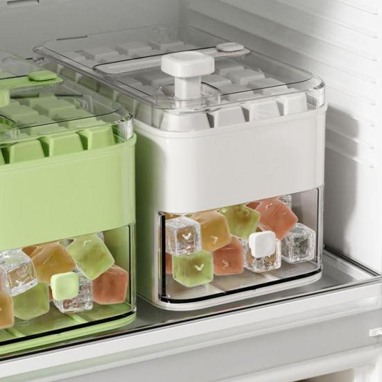 Dvouvrstvý zásobník na ledové kostky Uvolňování kostek jedním dotykem Led s 56 kostkami Bez BPA