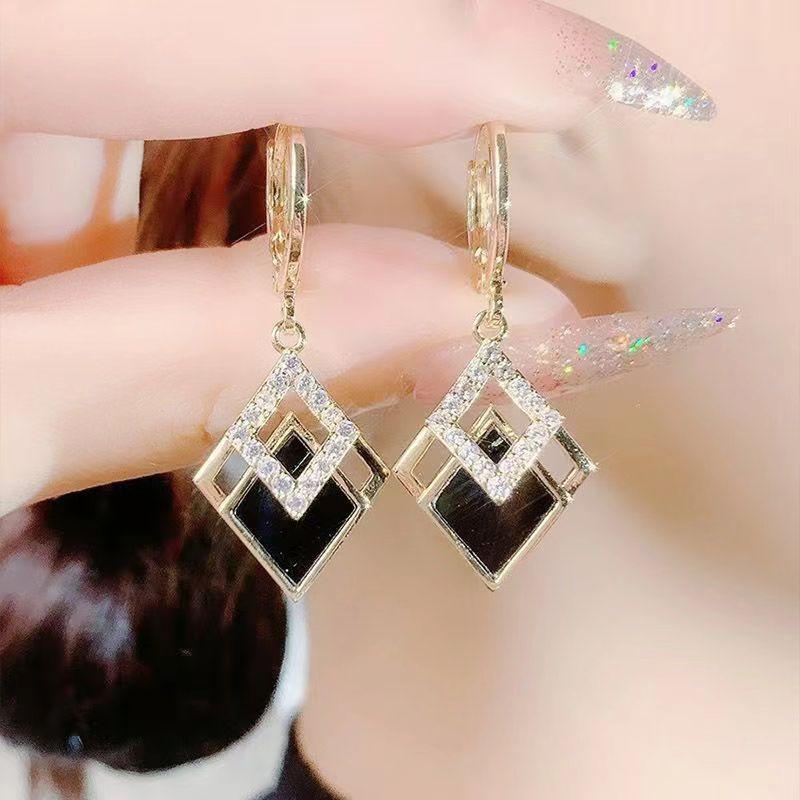 

Элегантные геометрические серьги с черными бриллиантами: Японско-корейский дизайн, легкая роскошь, изысканные серьги-клипсы для женщин