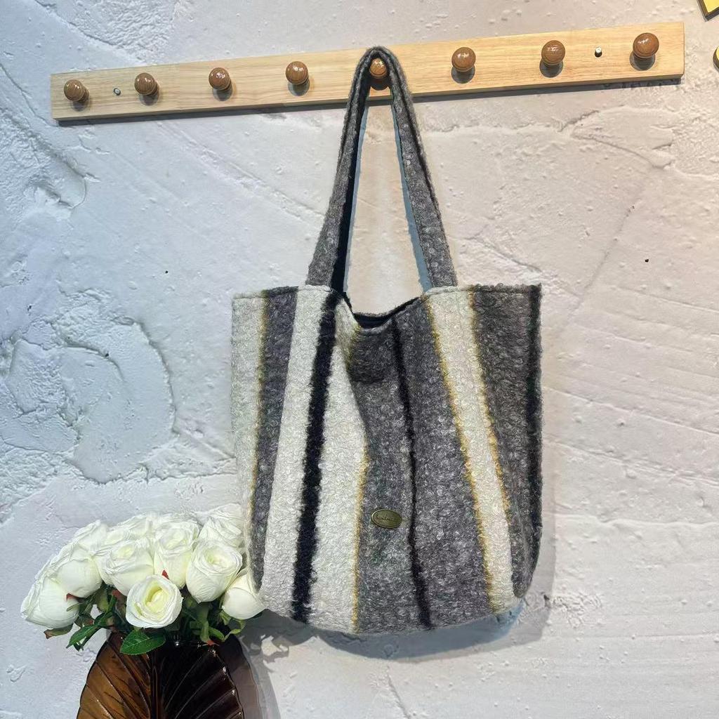 2026 New Ins Style Reversible Woolen Tote: Autumn/Winter Large Capacity Trendy Shoulder Shopping Bag