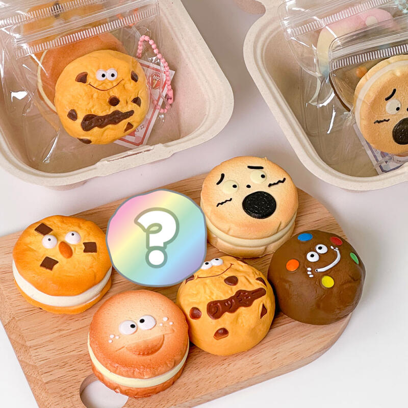 Soft and Moist Random Cookie Keyring