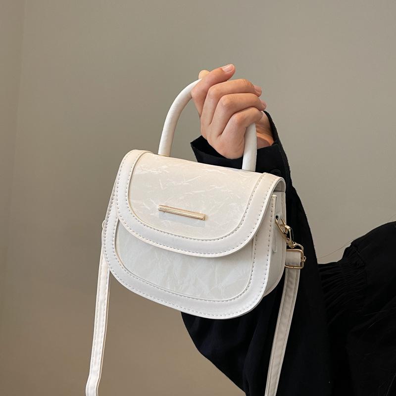 Silver Bag Women's 2025 New Fashion Niche Design Shoulder Messenger Bag High-end Women's Portable Saddle Bag