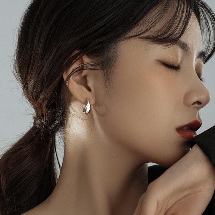 Women's Light Luxury Hoop Earrings, Sleep-Friendly Design, Perfect for Autumn/Winter