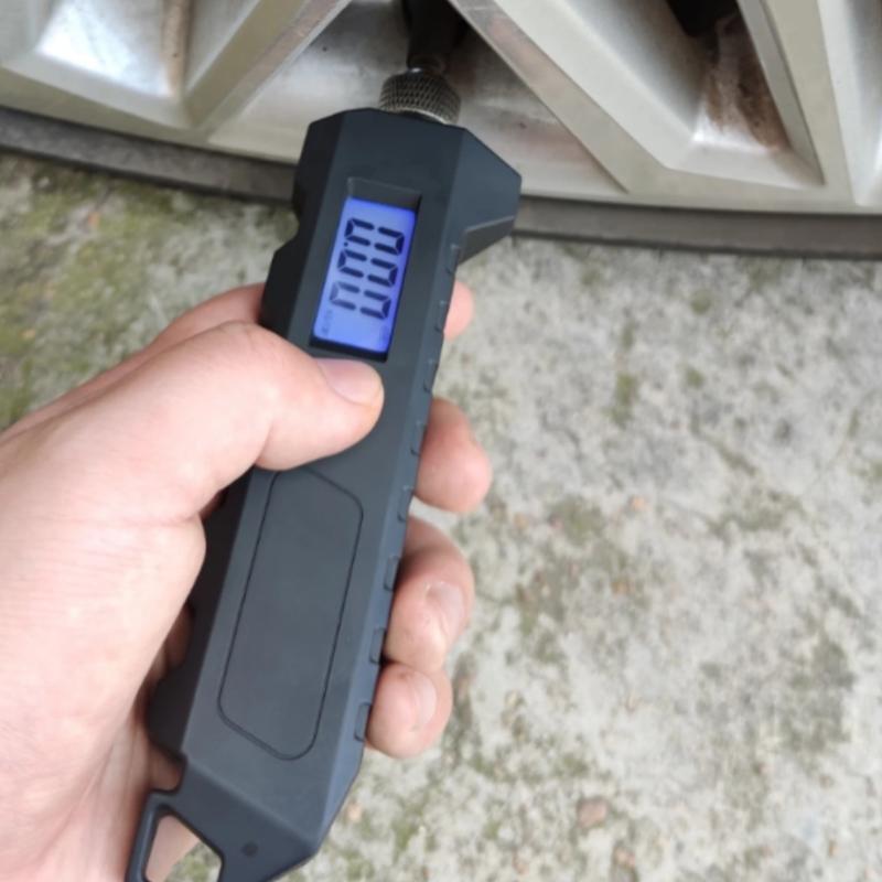 ABS & Metal Truck Tire Pressure Gauges with Digital Display Pressure Meter for Precise Monitoring & Enhances Road Safe 