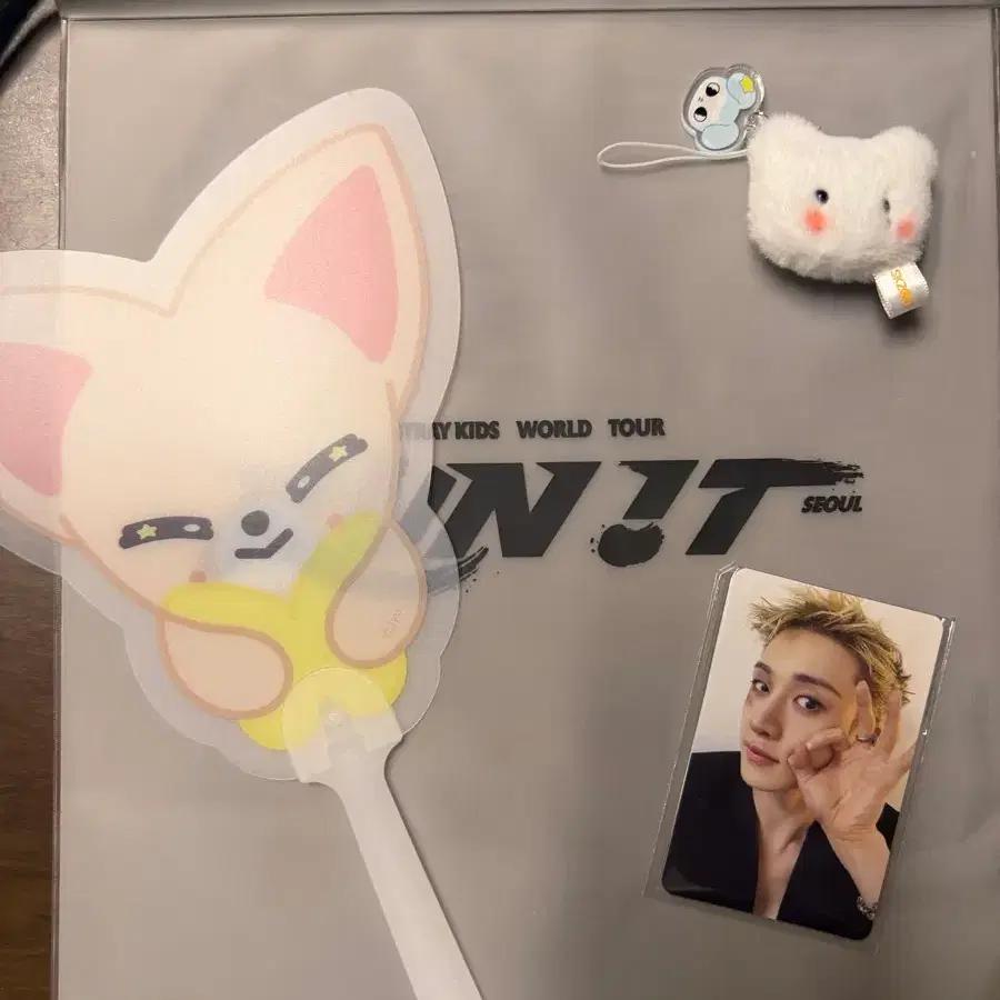 Selling Stray Kids Run It 8/2 Final Concert Admission Gift (Fan + Keyring + Photocard)