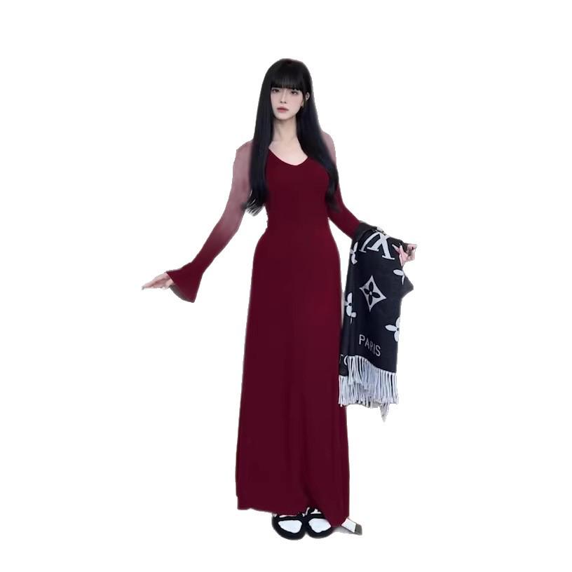 Hepburn-Inspired Elegant V-Neck Long-Sleeved Slimming Dress for Tall Women