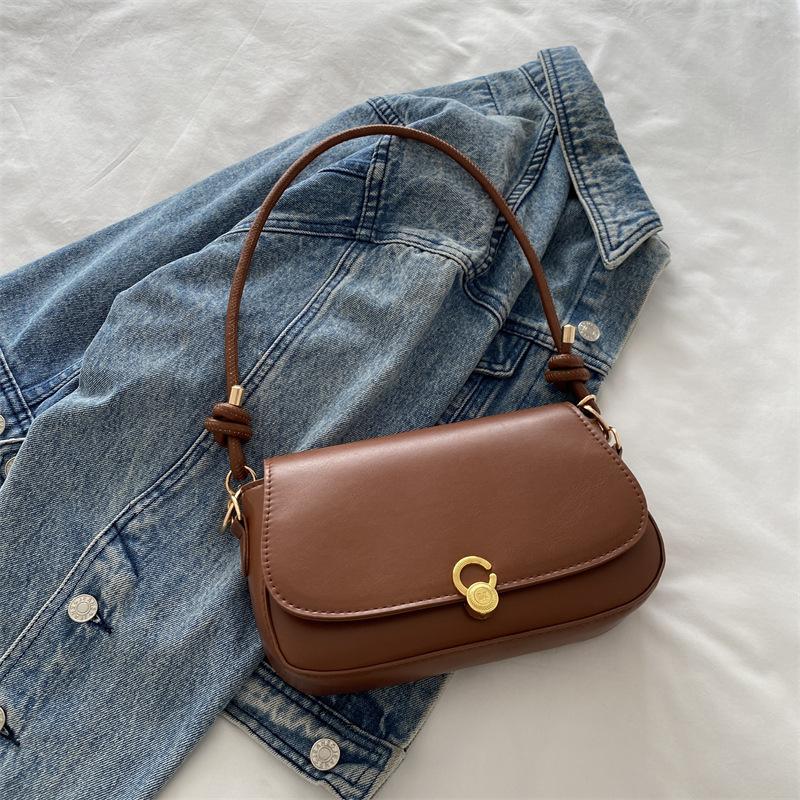 

Stylish and simple solid color lock armpit bag women s 2025 new spring trend foreign style small square bag single shoulder messenger bag коричневый
