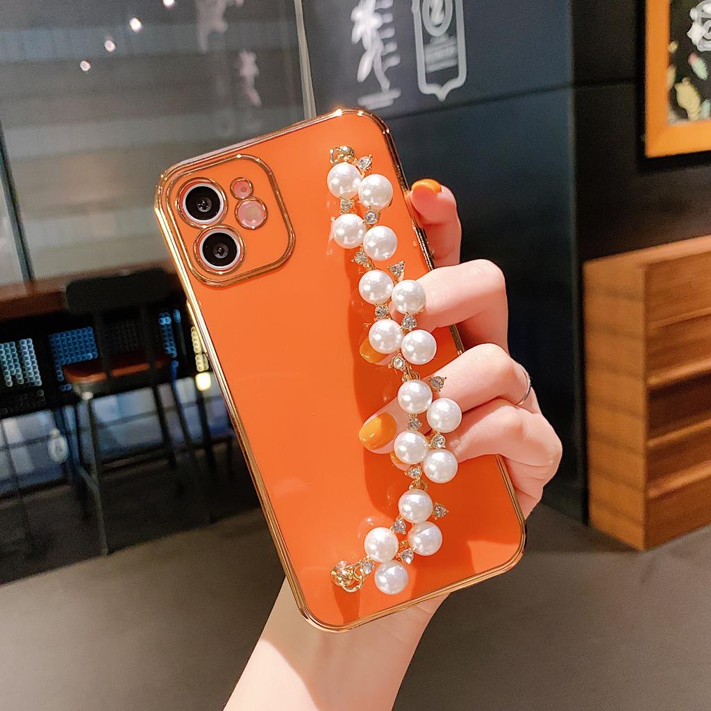 Electroplated Pearl Diamond Bracelet Is Suitable for iPhone 17 Candy Color Straight Edge Fine Hole Apple 16/X Silicone Mobile Phone Case.