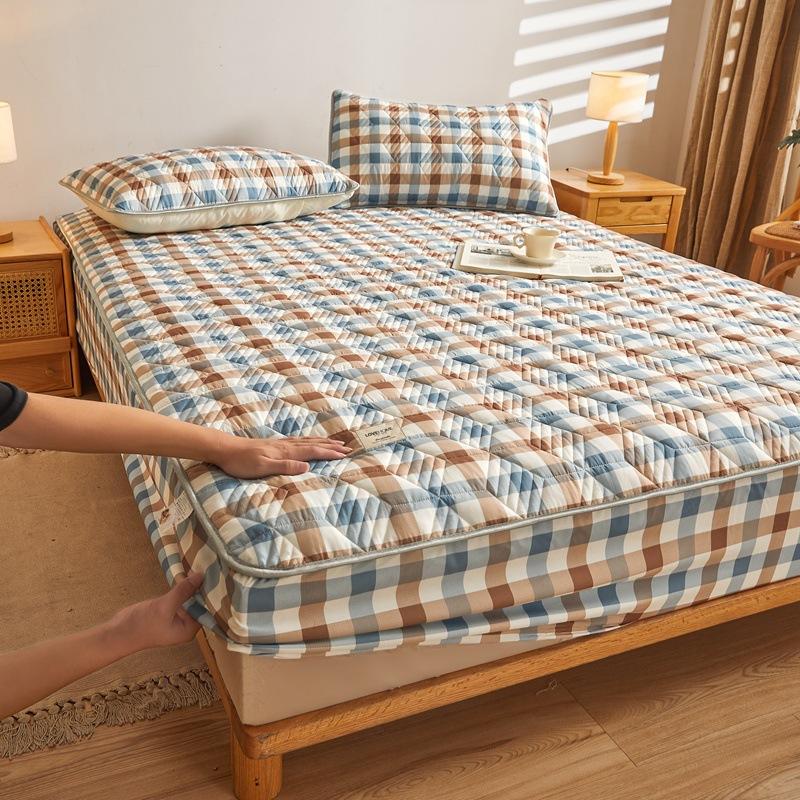 Thicken Quilted Mattress Cover Non-slip Three-layer Structure Brushed Cotton Bedspread On The Bed Queen King Size Sheet