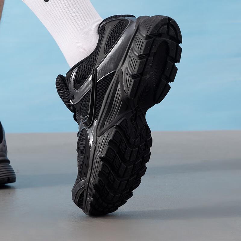 Nike Men's V5 RNR Casual Shoes
