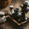 Japanischer Stil Keramik Retro Schwarzer Sojasaucen-Topf Kleiner Essigtopf mit Deckel Saucen-Gefäß Flasche Tafelgeschirr