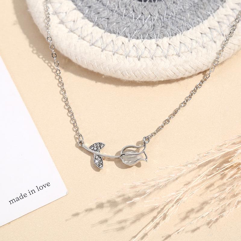 Chalcedony Tulip Clavicle Necklace: Elegant Cat's Eye Pendant, Perfect Birthday Gift for Women