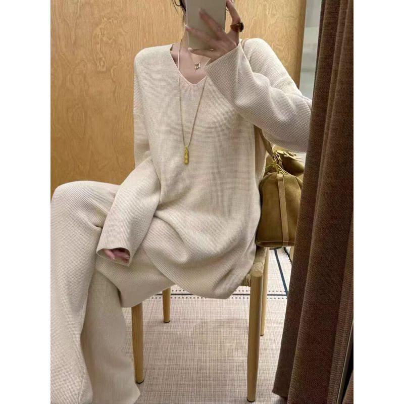 

Cozy Knit Cardigan & Wide-Leg Pants Set - Women s Winter 2025 Collection Medium абрикос світлого кольору