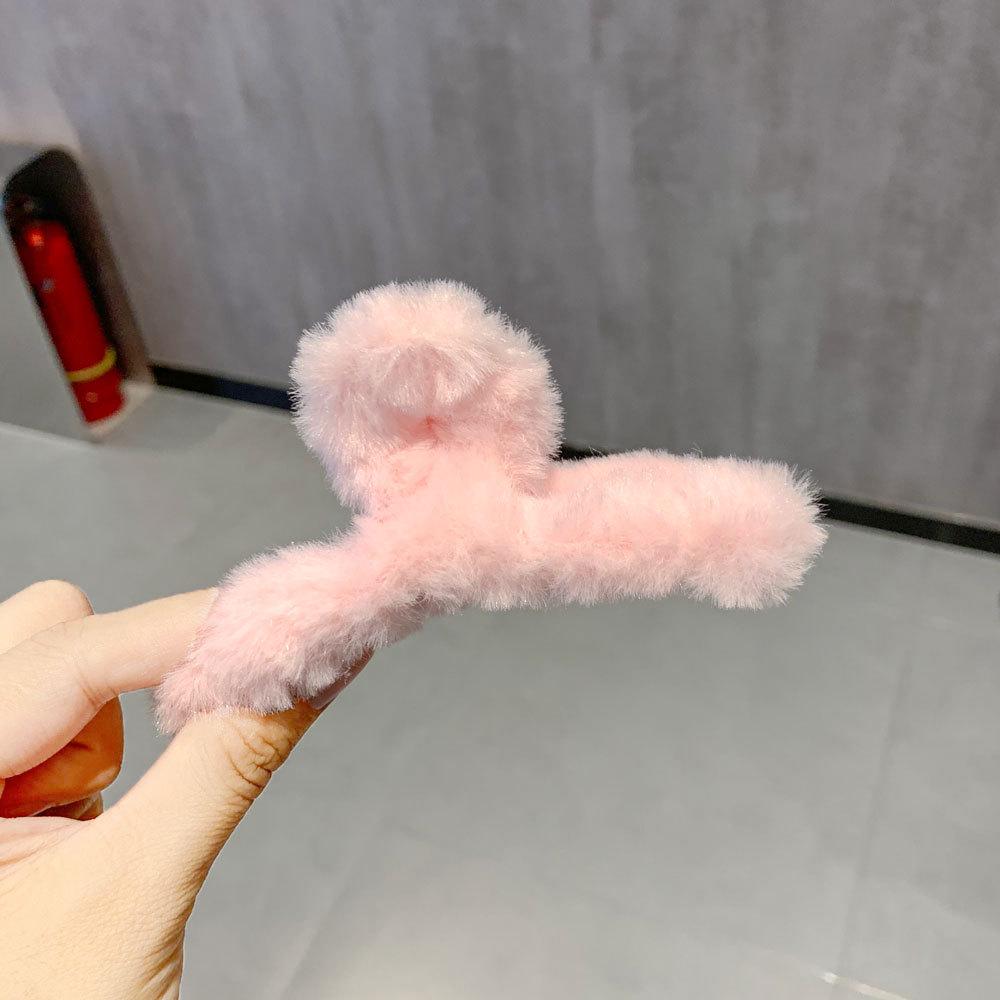 Furry Claw Clip: Elegant Autumn/Winter Plush Hair Accessory