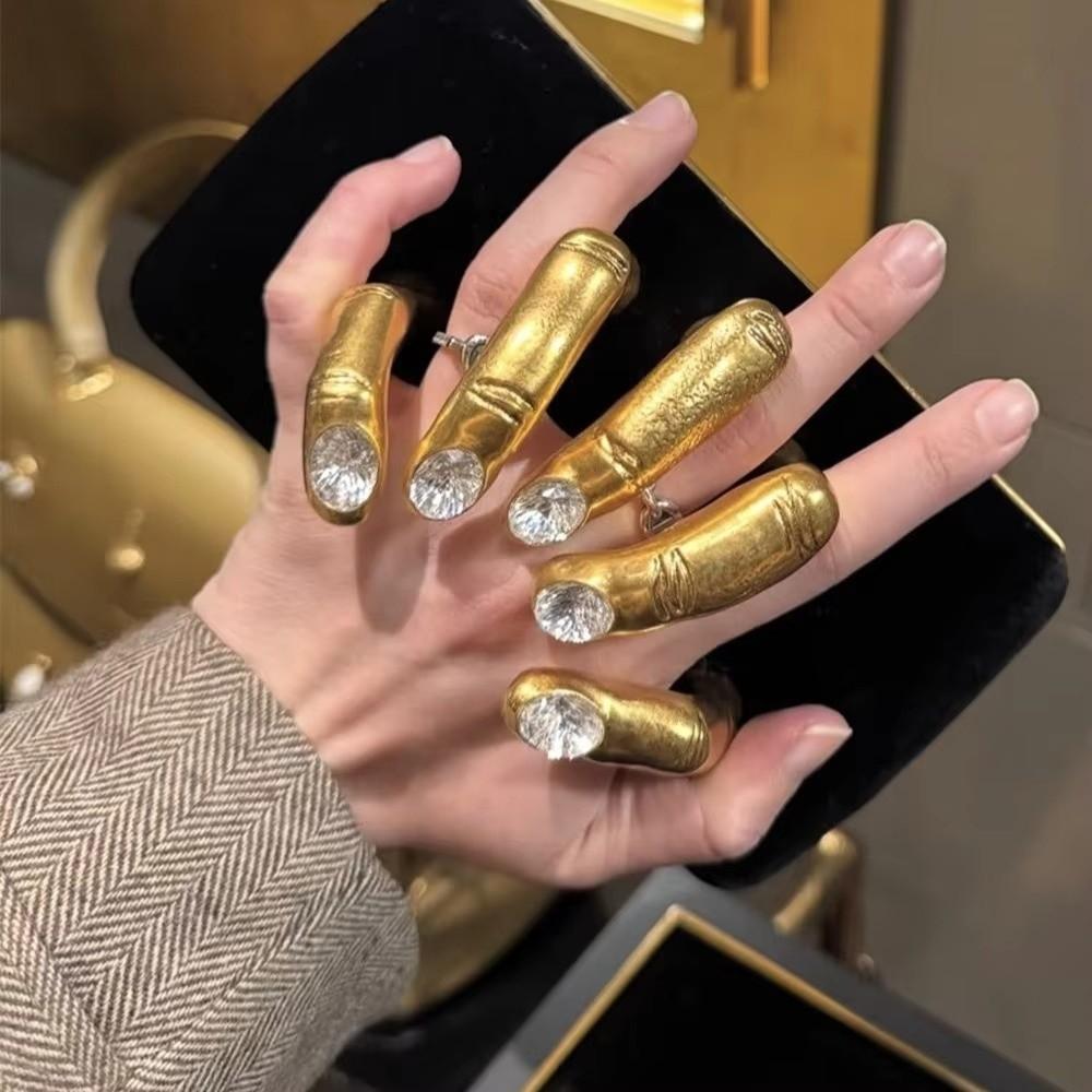 Heavy-Work Luxury Gold-Plated Big Hand Ring Statement Ring Accessory Women Fashion