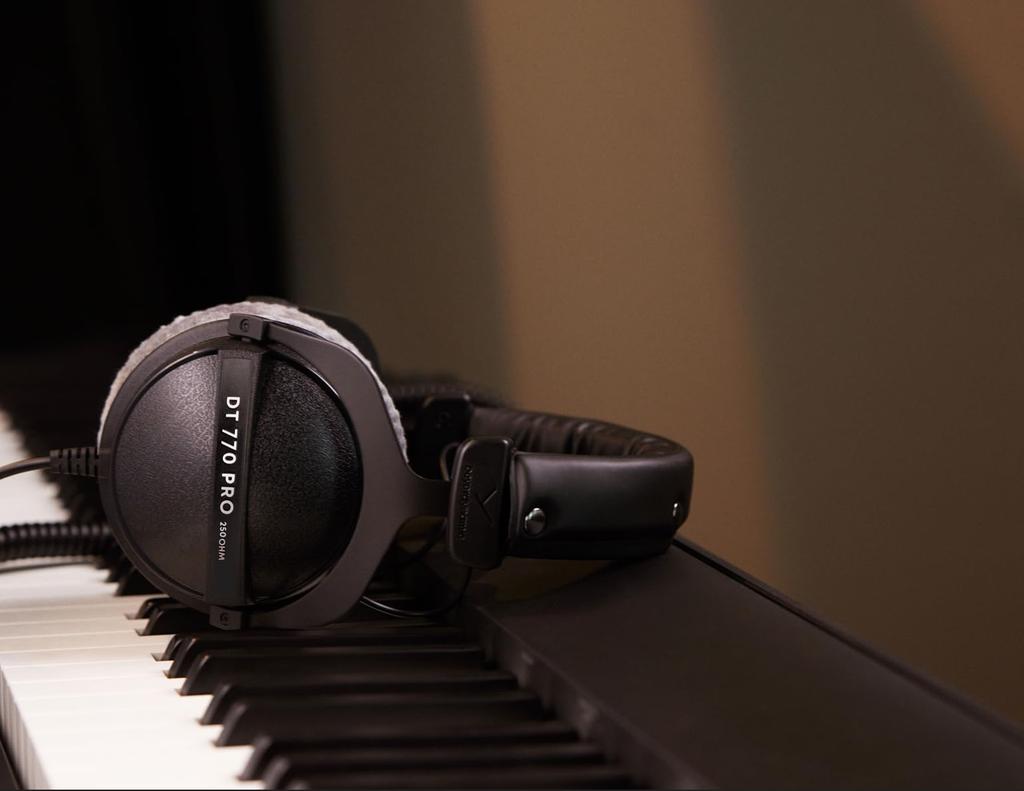 beyerdynamic DT 770 PRO 250OHM Closed-Back Monitor Headphones