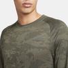 Nike Gemustertes Langarm-T-Shirt mit Rundhalsausschnitt für Herren Oberteile Olivgrün FB8539-222