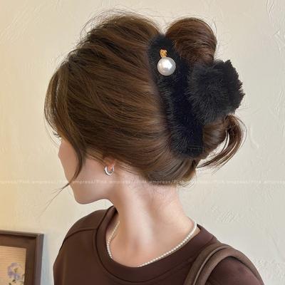 Fashion Elegant Plush Grab Clip Women's Large Hair High-end Sense Clip Hairpin Autumn and Winter Back Head Shark Clip Hairpin Headwear