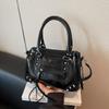 Autumn and winter new women's messenger bag niche casual personalized pillow bag fashionable texture simple shoulder bag