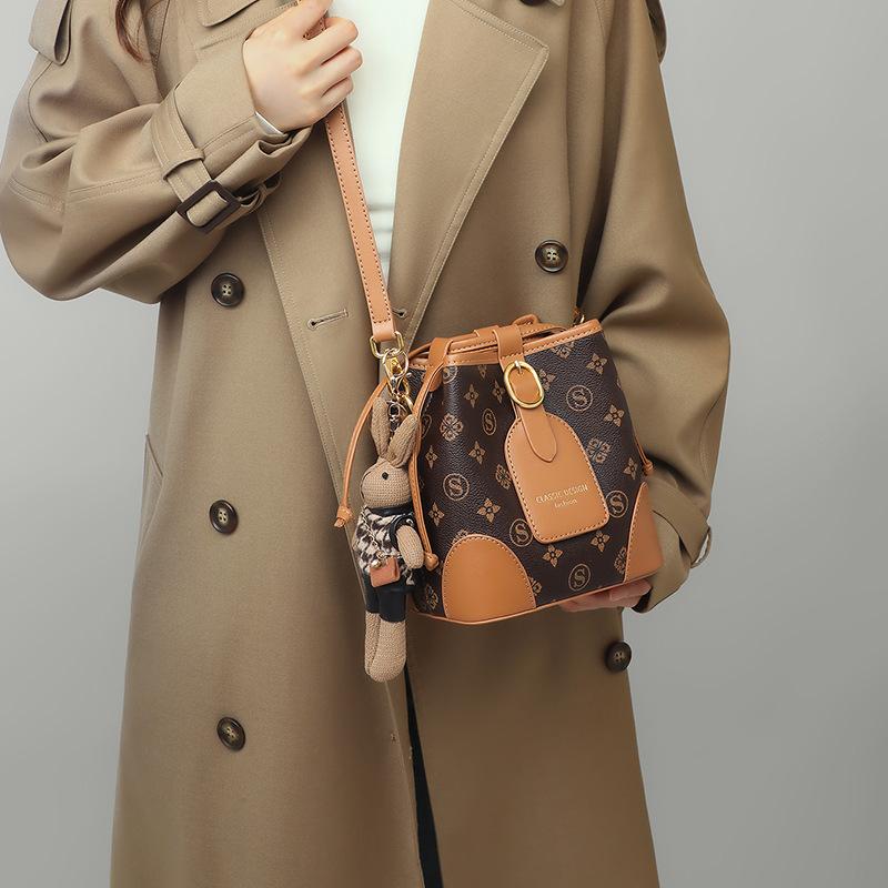 

2025 New Classic Vintage Monogram Bucket Bag for Women, Hong Kong Style Retro Color-Block Design Single Shoulder Bag Trend Brown（Public Version）