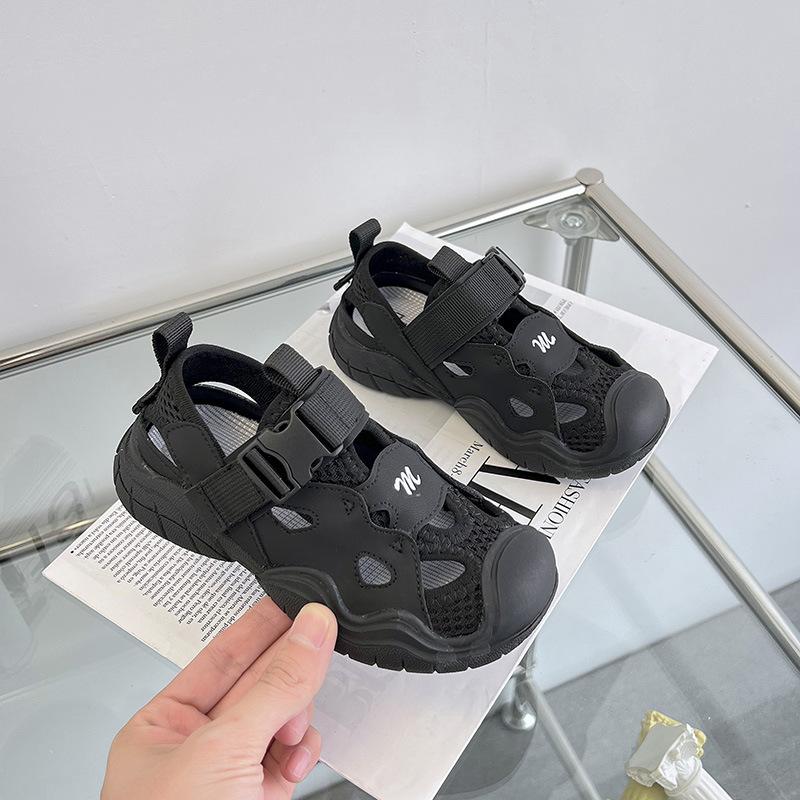 

Children s sandals summer new boys and girls hollow mesh breathable sports shoes soft sole beach bag head casual versatile 26-30 yards 5 pairs in one hand