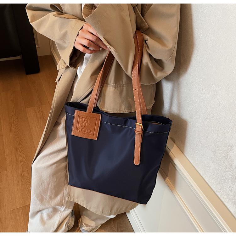 Women's 2025 Autumn Versatile Large-Capacity High-End Commuting Shoulder Tote Bag