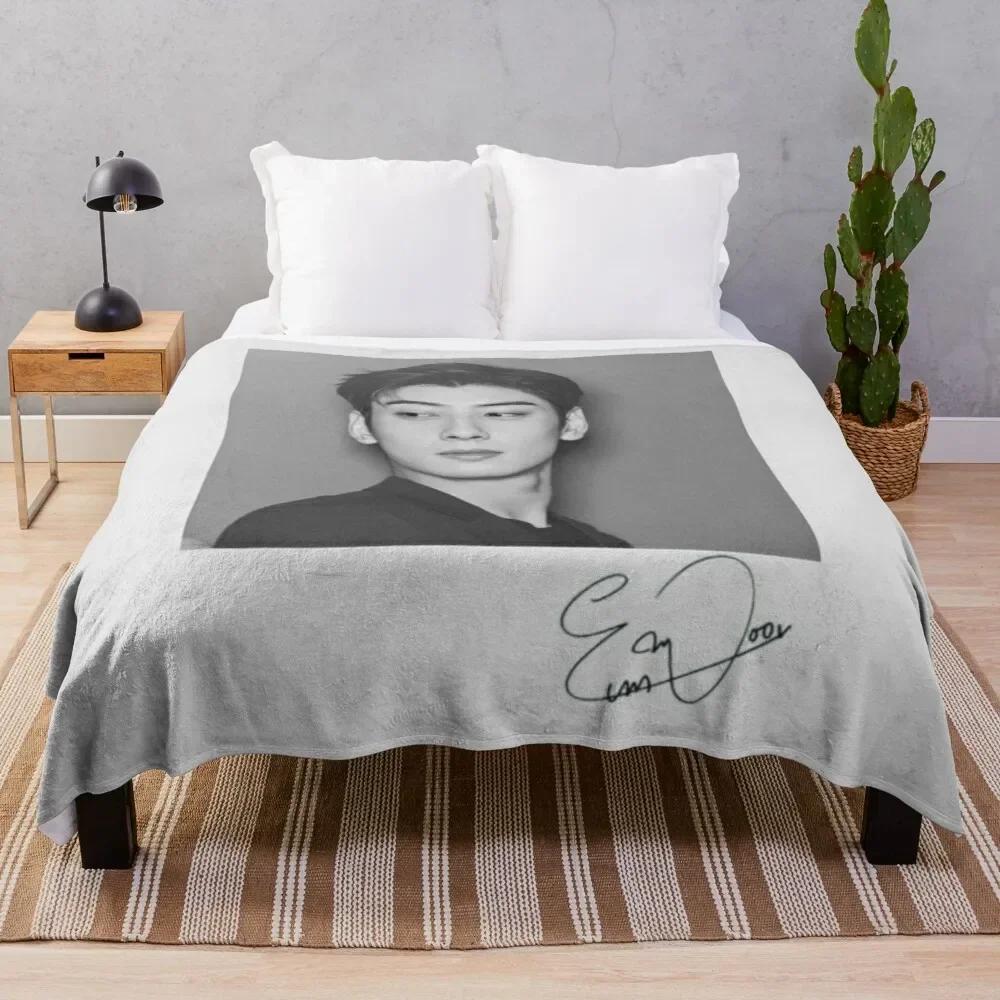 Cha Eun Woo with SignatureThrow Blanket Custom Blanket Designer Blanket 75X95CM