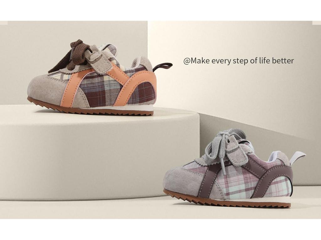 Dětské kostkované sportovní boty 2026 s barevnými bloky, protiskluzové, měkká podrážka, německé tréninkové tenisky pro chlapce a dívky