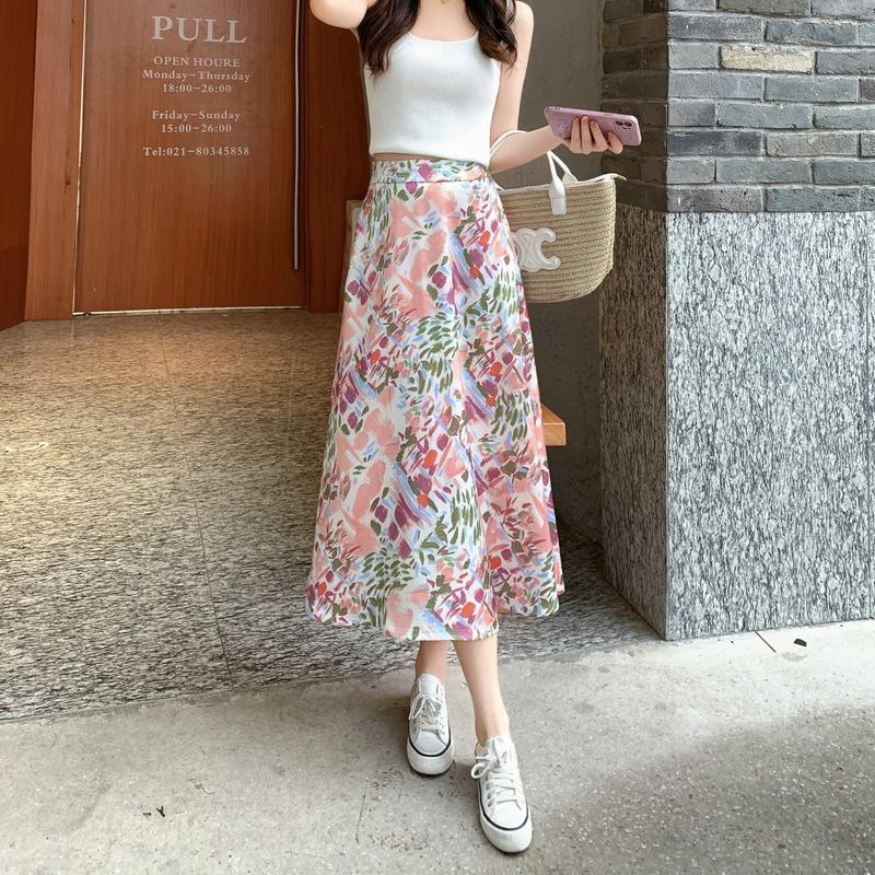 Qooth Saia Midi Feminina de Cetim Estampada Floral Elegante Cintura Elástica Acetato QT2144