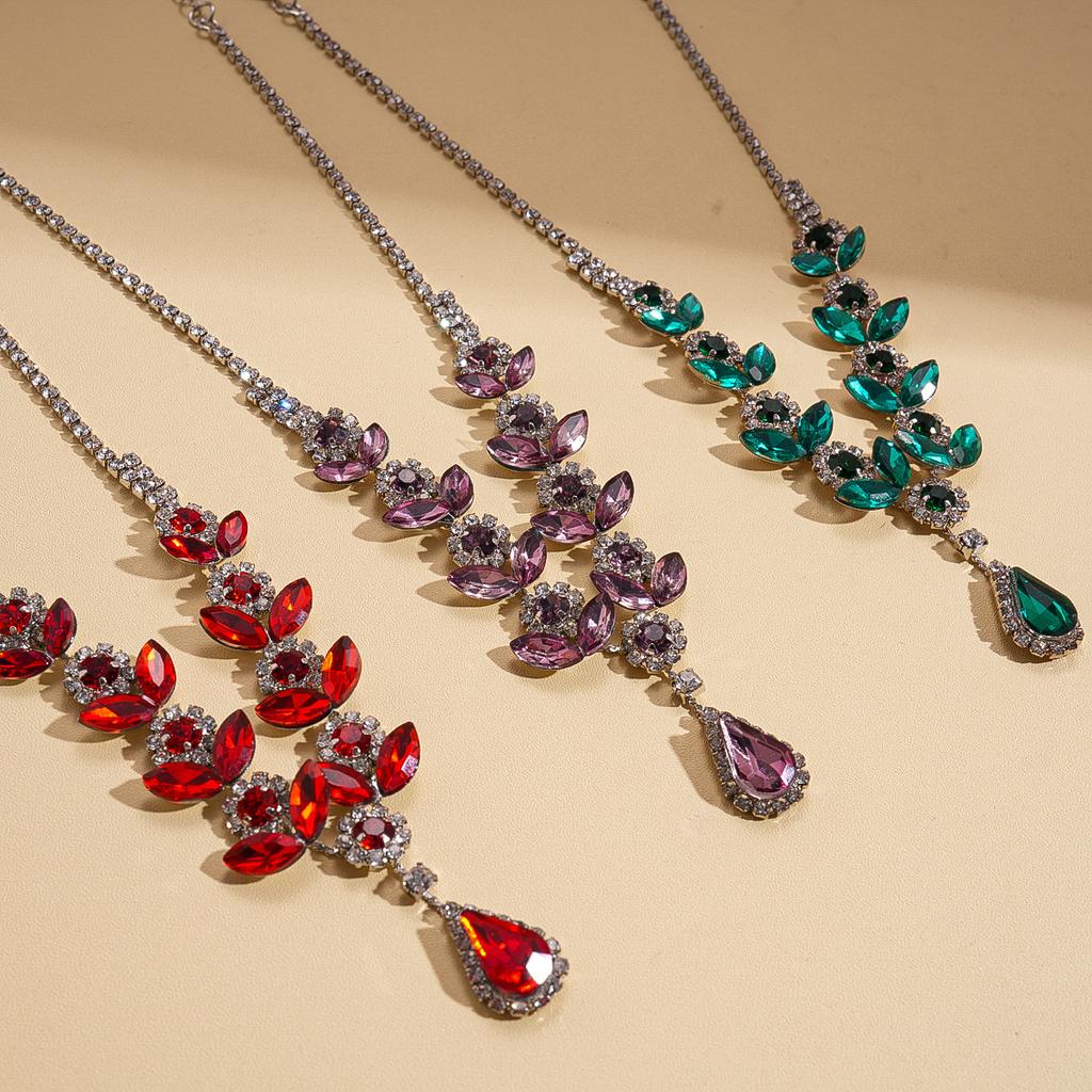 Two-piece set of diamond-encrusted flowers, leaves, water drop stud earrings, necklace, court style light luxury necklace