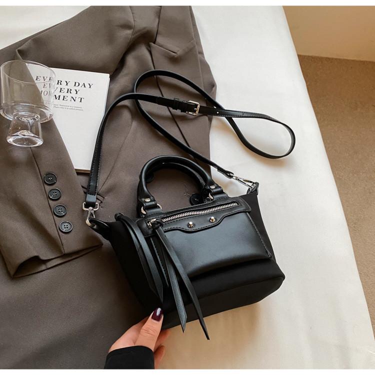 Ielgy Niche Design Handbag All-Match One-Shoulder Messenger Commuter Hand-Carrying Tote