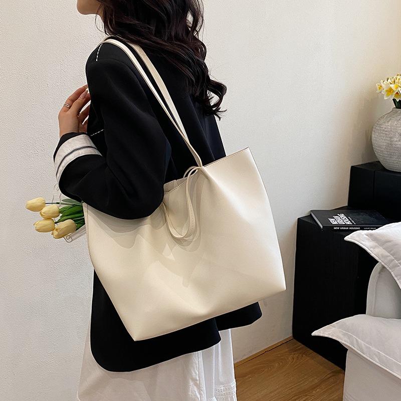New Tote Bag Popular Shoulder Armpit Bag High Sense Large Capacity Commuting Simple Portable Women's Bag