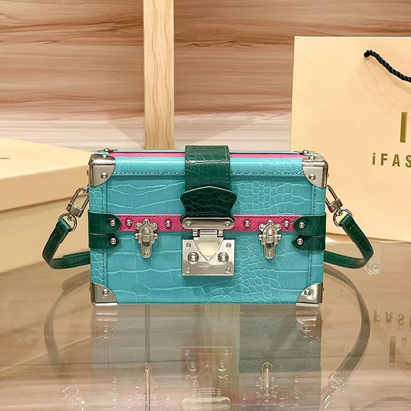 

Trendy Handbag with High-end Feel, Contrasting Color, Rivet Box Bag, Fashionable and Versatile Leather Crossbody Small Square Bag синій