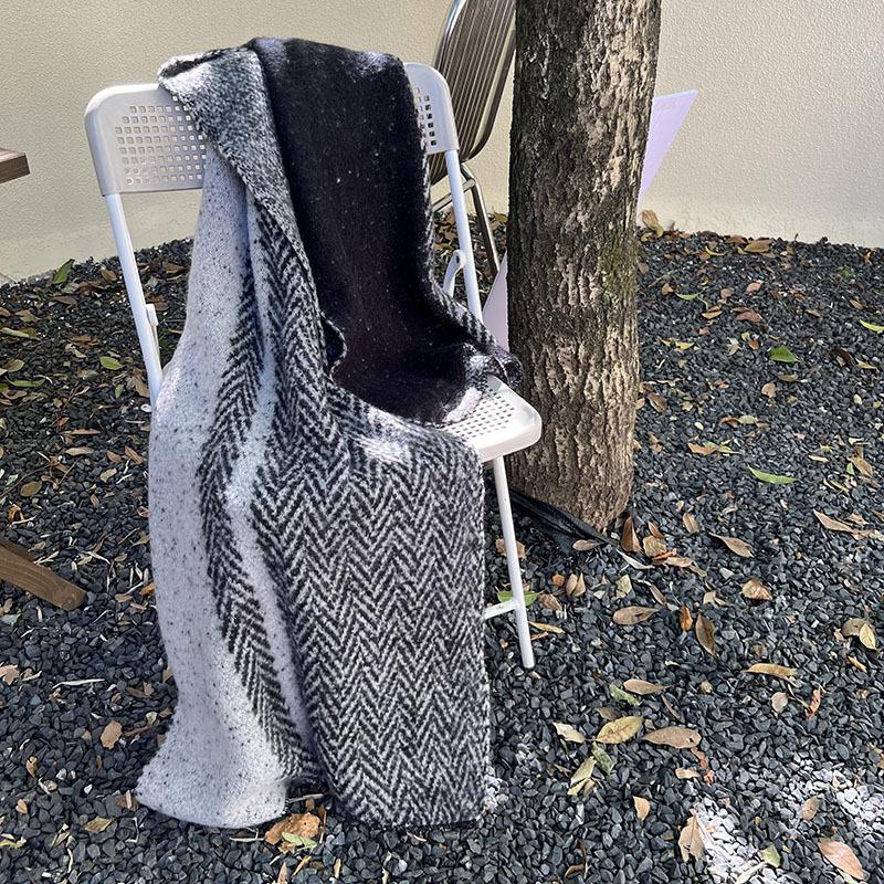 High-end scarf women's winter new versatile fashionable cold-proof thickened shawl student couple warm scarf